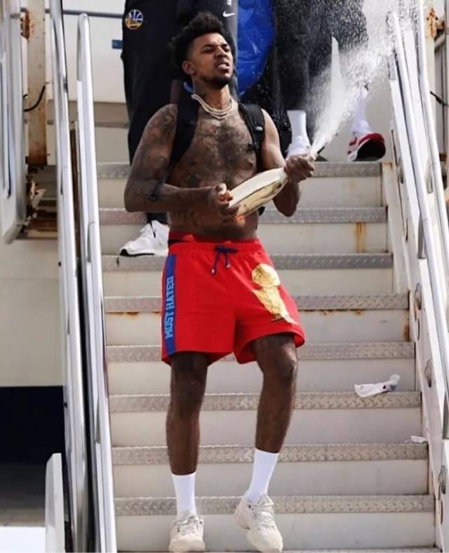 巴西队在阿森纳基地训练，安切洛蒂与阿尔特塔会面并合影（巴西队赴阿森纳基地训练，安切洛蒂与阿尔特塔相会合影）