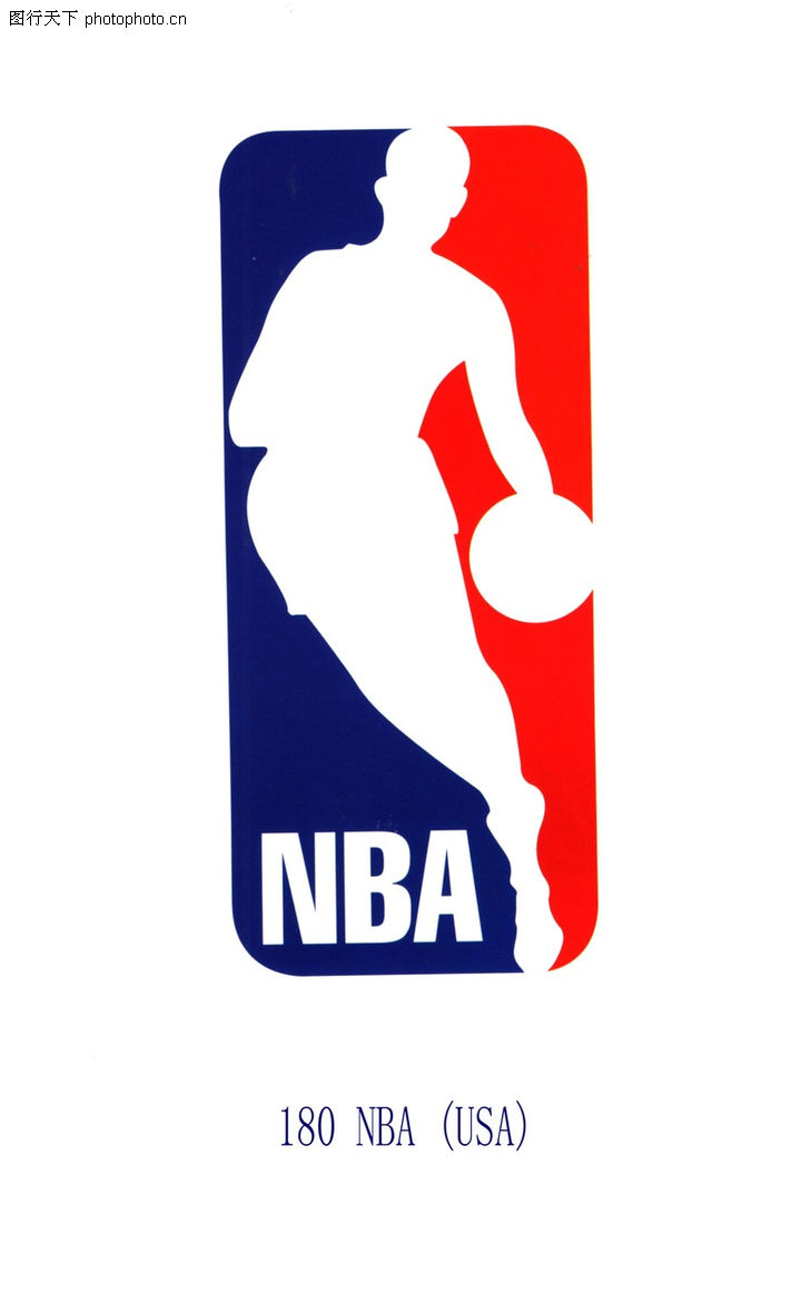 港队主场战新加坡，新加坡球员伤退时担架工作人员忍不住庆祝（港队主场迎战新加坡，担架员在新加坡球员伤退时当场庆祝）