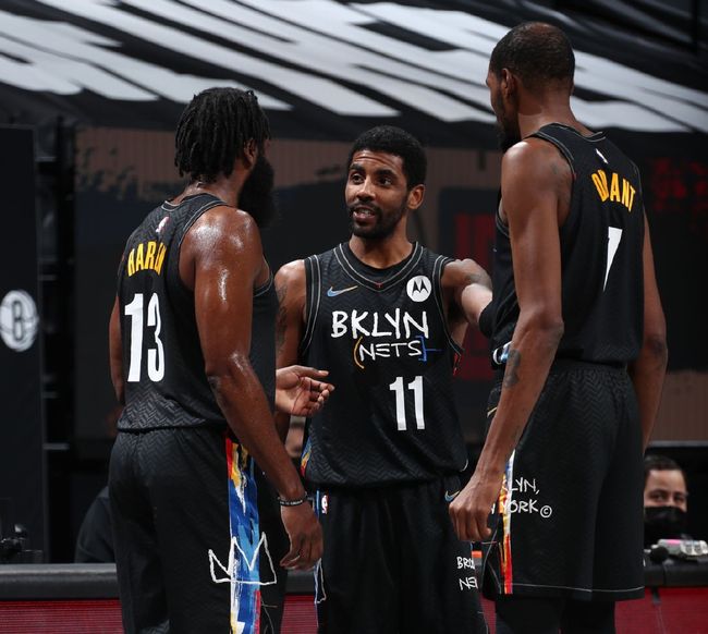 上光荣榜，大连英博一线队主教练李国旭获得辽宁五一劳动奖章（大连英博一线队主帅李国旭荣获辽宁五一劳动奖章，荣登光荣榜）