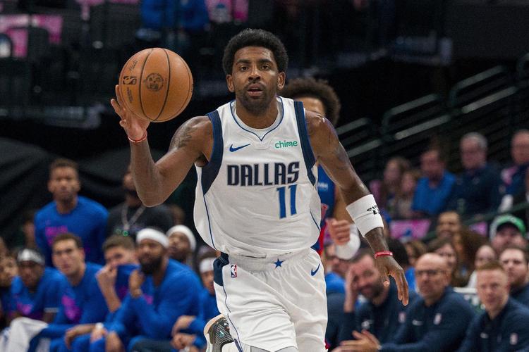 球队取胜后送亚泰降级，海牛球迷在退场时高喊“亚泰降级啦”（海牛取胜致亚泰降级，退场球迷齐声喊“亚泰降级啦”）