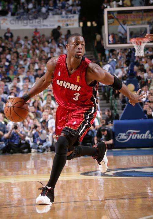 国米4-0横扫劲敌：劳塔罗连场破门状态回归，恩里克助攻令人欣喜（国米4-0大胜强敌：劳塔罗连续破门状态回暖，恩里克助攻亮眼）