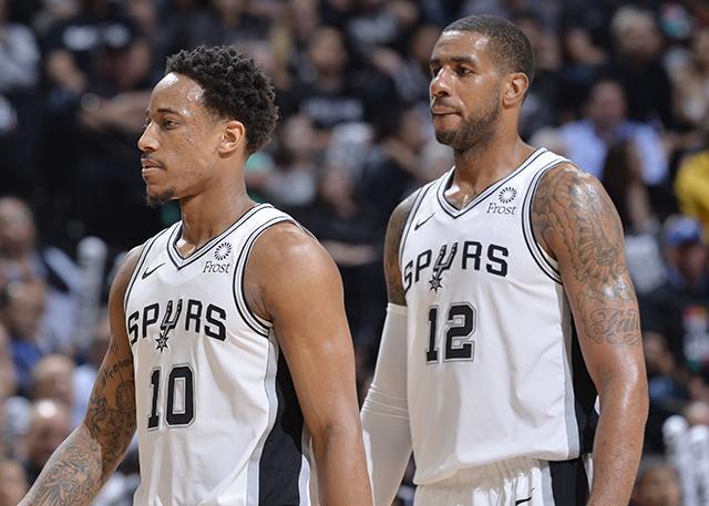 背身列队被罚，拉普拉塔大学生官方：将上诉，支持贝隆和全队（因背对列队遭处罚，拉普拉塔大学生宣布上诉：力挺贝隆与全队）