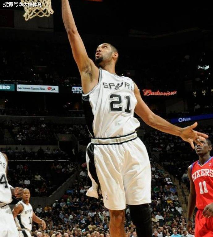 西甲：皇马客场2-2战平比利亚雷亚尔（西甲：皇马做客与比利亚雷亚尔2-2握手言和）