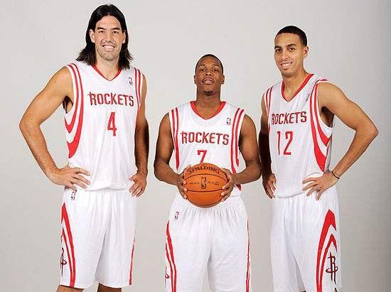 惊险一幕，马竞女足球员梅迪纳头部被膝盖撞到后失去意识（马竞女足惊魂一刻：梅迪纳头部遭膝撞后一度失去意识）